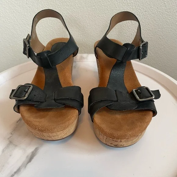 Clarks Artisan Black Leather Wedge Sandals with Buckle Straps - Picture 1 of 15